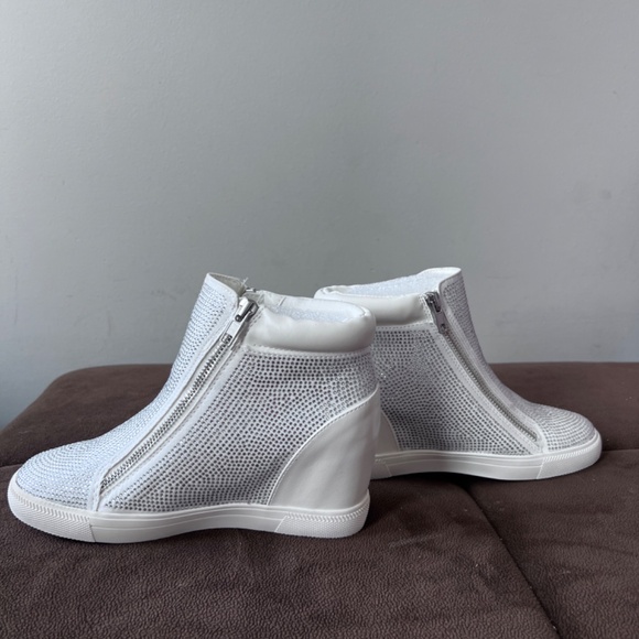 INC Womens White Embellished Cushioned Dollie Round Toe Sneakers Shoes size 7 - Picture 3 of 11